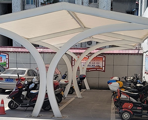 襄陽?？悼h膜結(jié)構(gòu)電動車棚案例